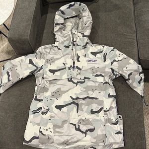 Oakley Ski Jacket Size Medium